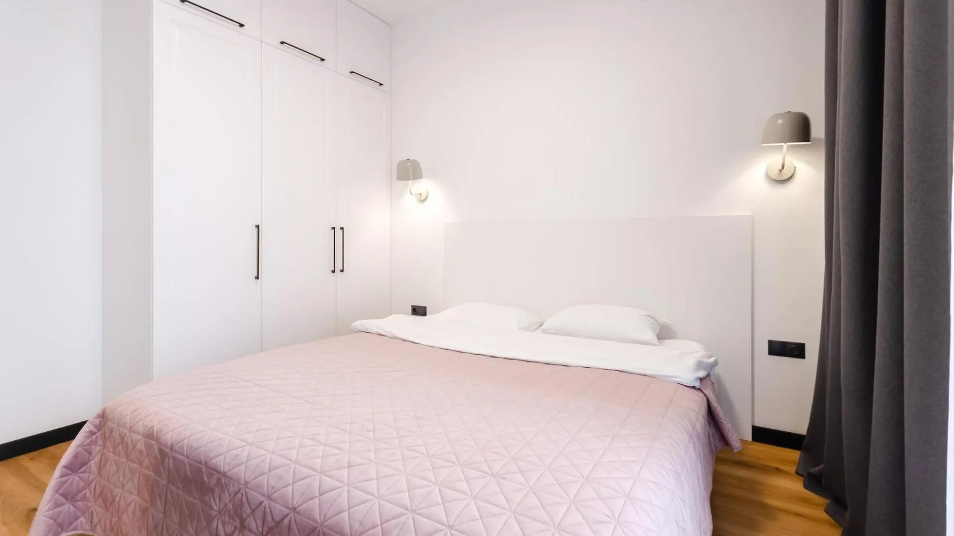 Petrovdom Apartments 4-99 In Rc Yaroslaviv Grad, Bulvarno-Kudriavska 17B 基輔 0*,