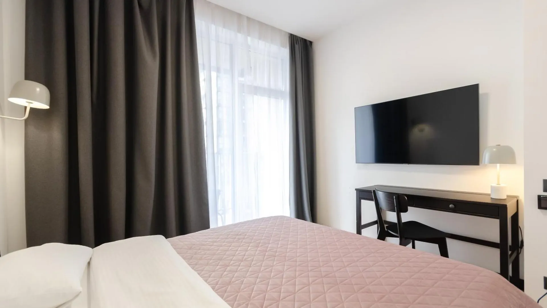 Petrovdom Apartments 4-99 In Rc Yaroslaviv Grad, Bulvarno-Kudriavska 17B 基輔