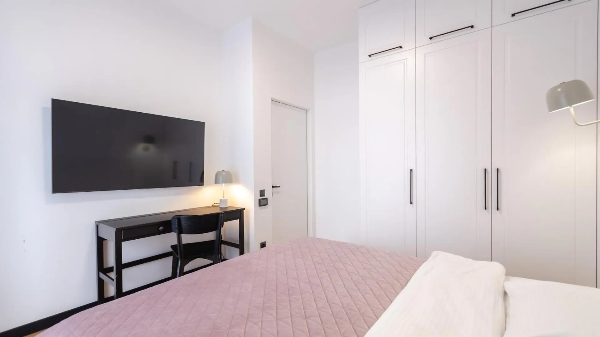 Petrovdom Apartments 4-99 In Rc Yaroslaviv Grad, Bulvarno-Kudriavska 17B 基輔