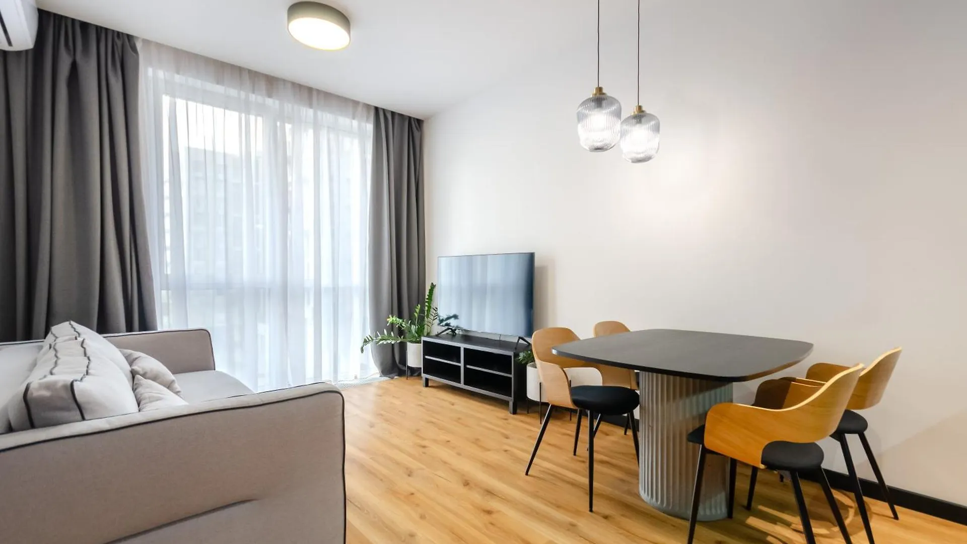 Petrovdom Apartments 4-99 In Rc Yaroslaviv Grad, Bulvarno-Kudriavska 17B 基輔