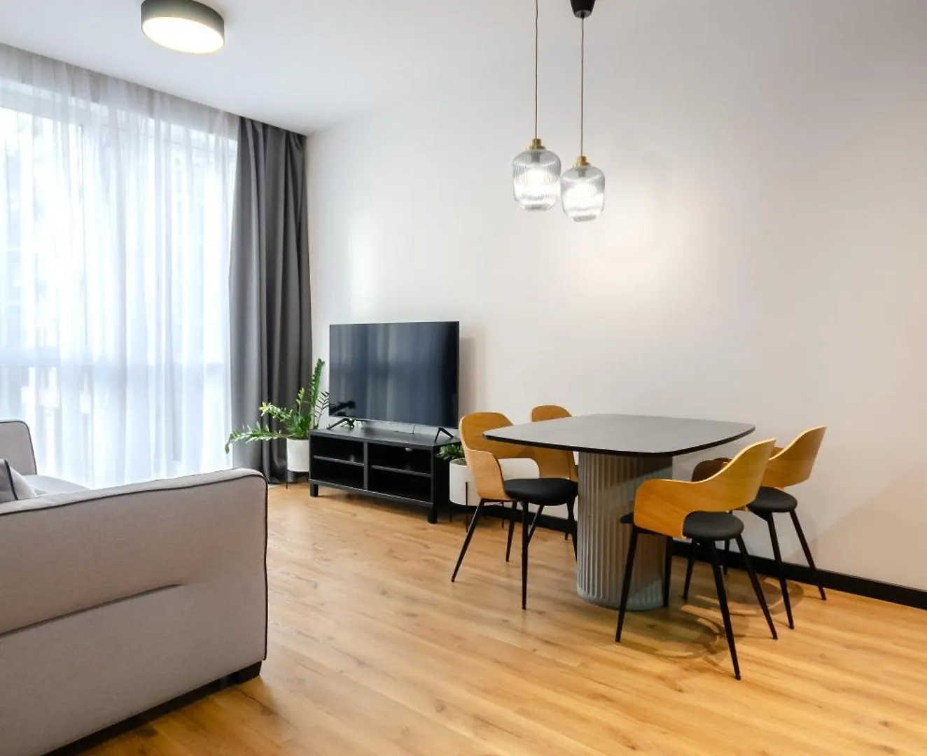 Petrovdom Apartments 4-99 In Rc Yaroslaviv Grad, Bulvarno-Kudriavska 17B 基輔