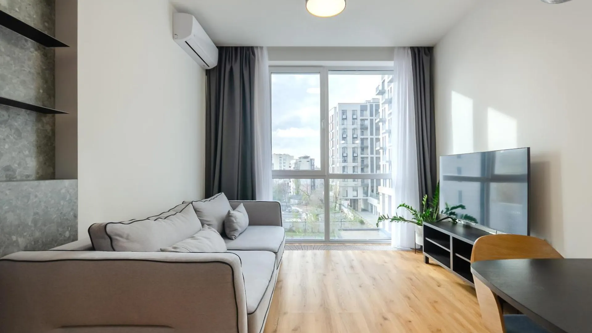 Petrovdom Apartments 4-99 In Rc Yaroslaviv Grad, Bulvarno-Kudriavska 17B 基輔