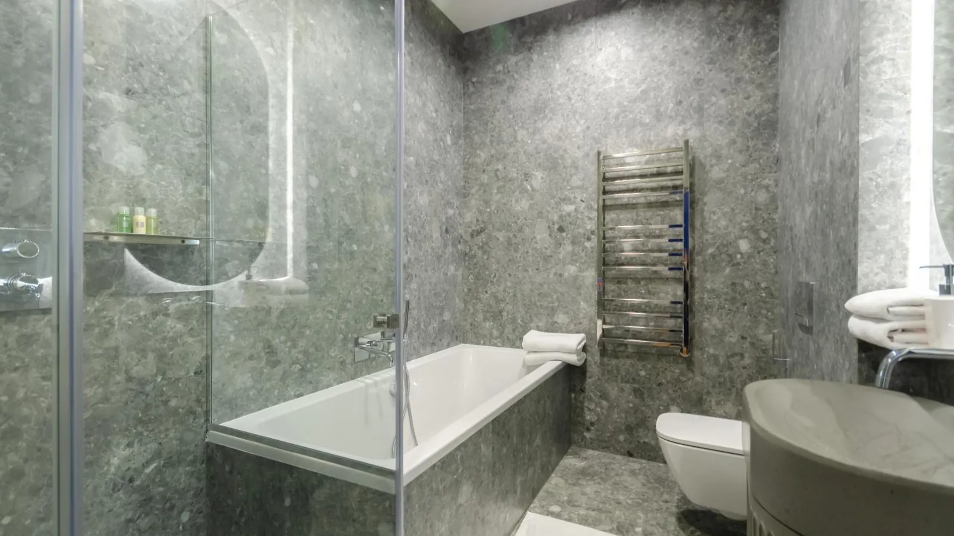 Petrovdom Apartments 4-99 In Rc Yaroslaviv Grad, Bulvarno-Kudriavska 17B 基輔