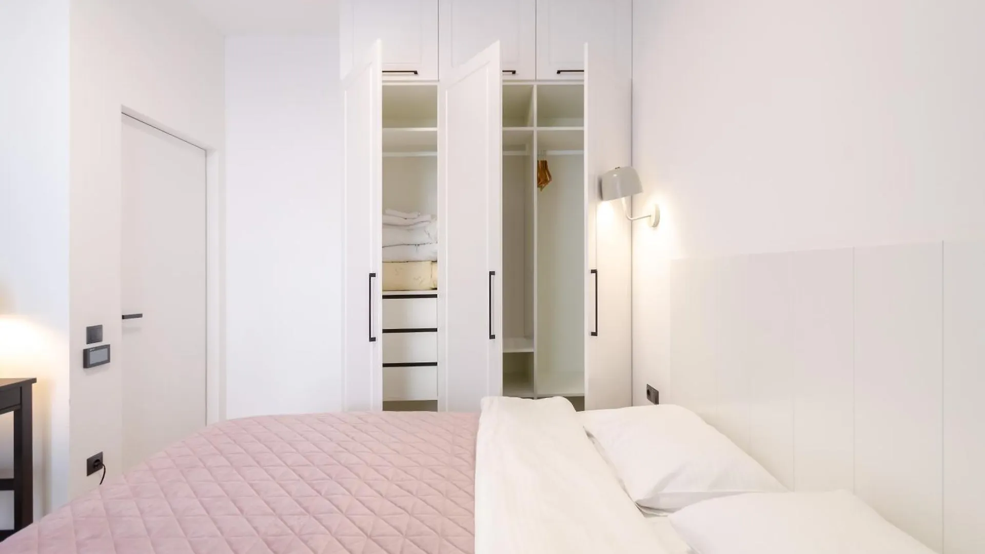 Petrovdom Apartments 4-99 In Rc Yaroslaviv Grad, Bulvarno-Kudriavska 17B キエフ