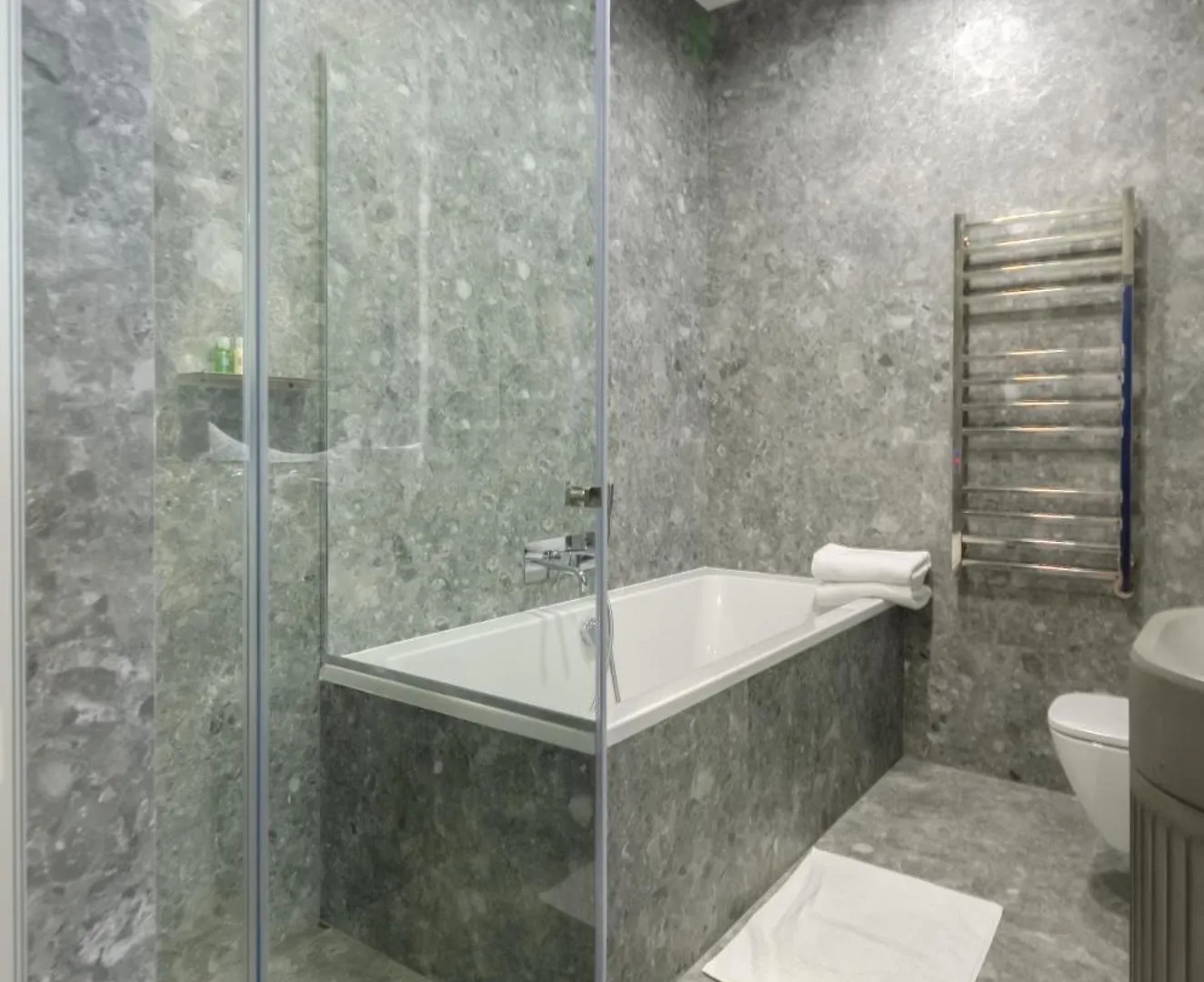 Petrovdom Apartments 4-99 In Rc Yaroslaviv Grad, Bulvarno-Kudriavska 17B キエフ ウクライナ